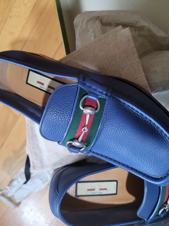 Gucci Men’s Blue Leather Loafers with signature detailing. Size 8.5. US 9. main image 9